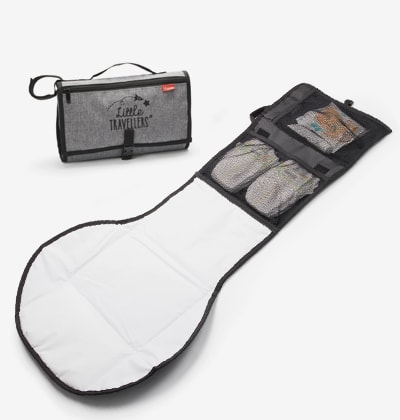 Cambiador de viaje. Plegable. Se convierte en un neceser de viaje.